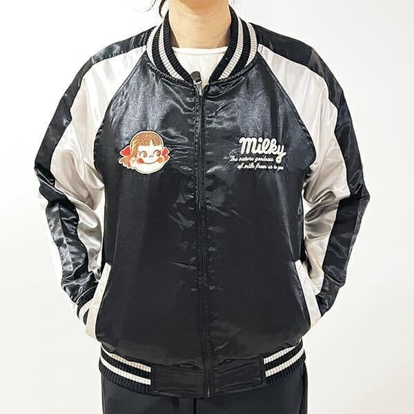 珍しい雰囲気のペコちゃんのコラボアイテム!刺繡が可愛く、メタリック生地がクールで高級感あるスカジャン