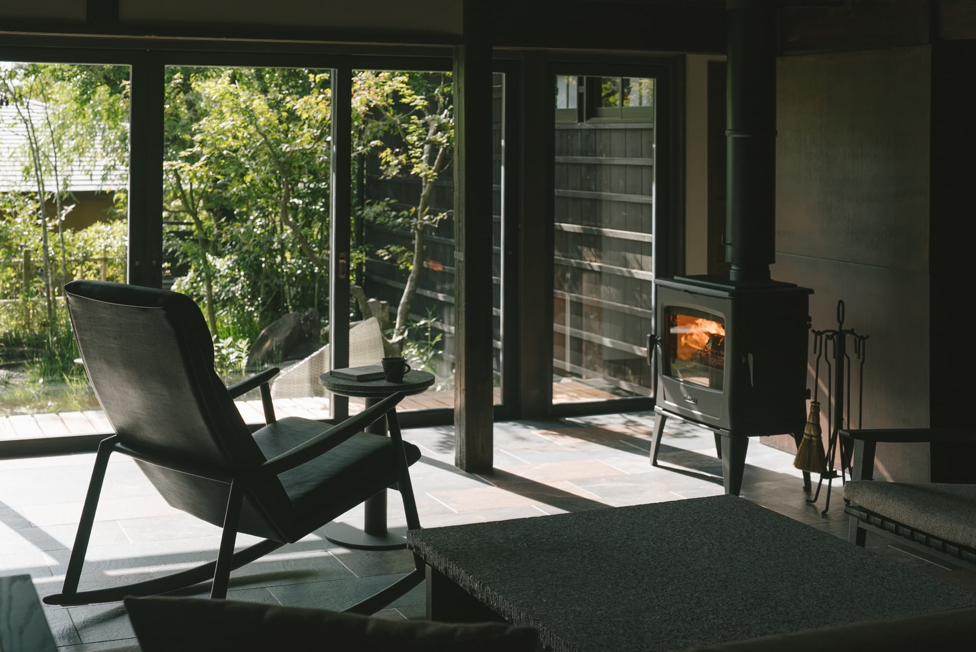 【京都・夕日ヶ浦温泉】 初旅は縁起の伊根鰤、禁漁迫る幻の間人蟹を。丹後、もう一つの京都・雨情草庵にて