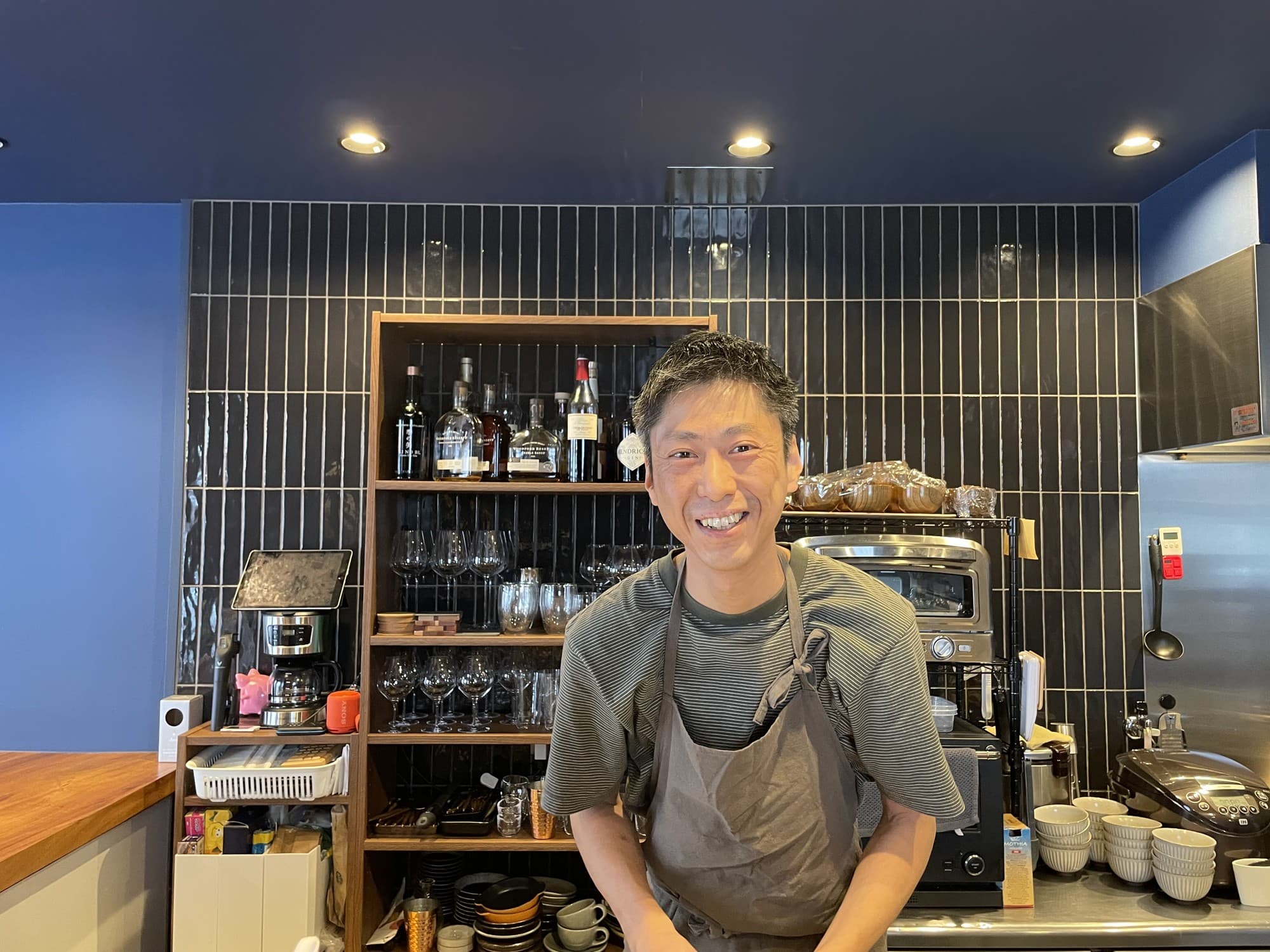 江坂【昼から贅沢体験】ワインバーで味わう1000円ランチ、間借り食堂がオープン!