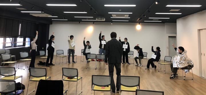 近畿大学客員教授 辰巳琢郎氏による特別授業 「人狼ゲーム」を舞台化した特別授業の成果発表公演を実施