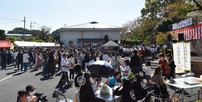 近畿大学九州短期大学「第59回梅華祭」を開催 「第47回まつり菰田」と合同開催で地域活性化に貢献