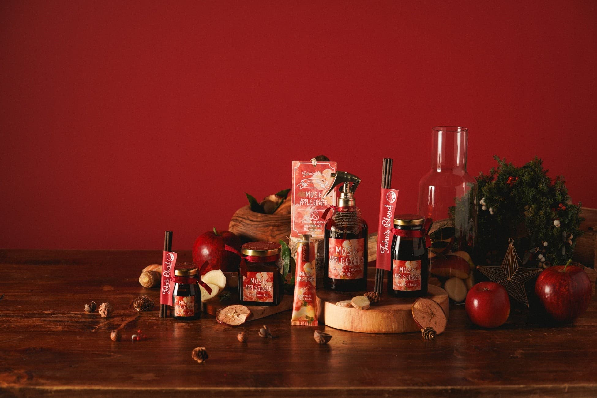 【John's Blend】肌寒い季節に香りの温もりを。2024年のホリデーシーズンをホッと包み込む「MUSK APPLE GINGER(ムスクアップルジンジャー)」が新登場。