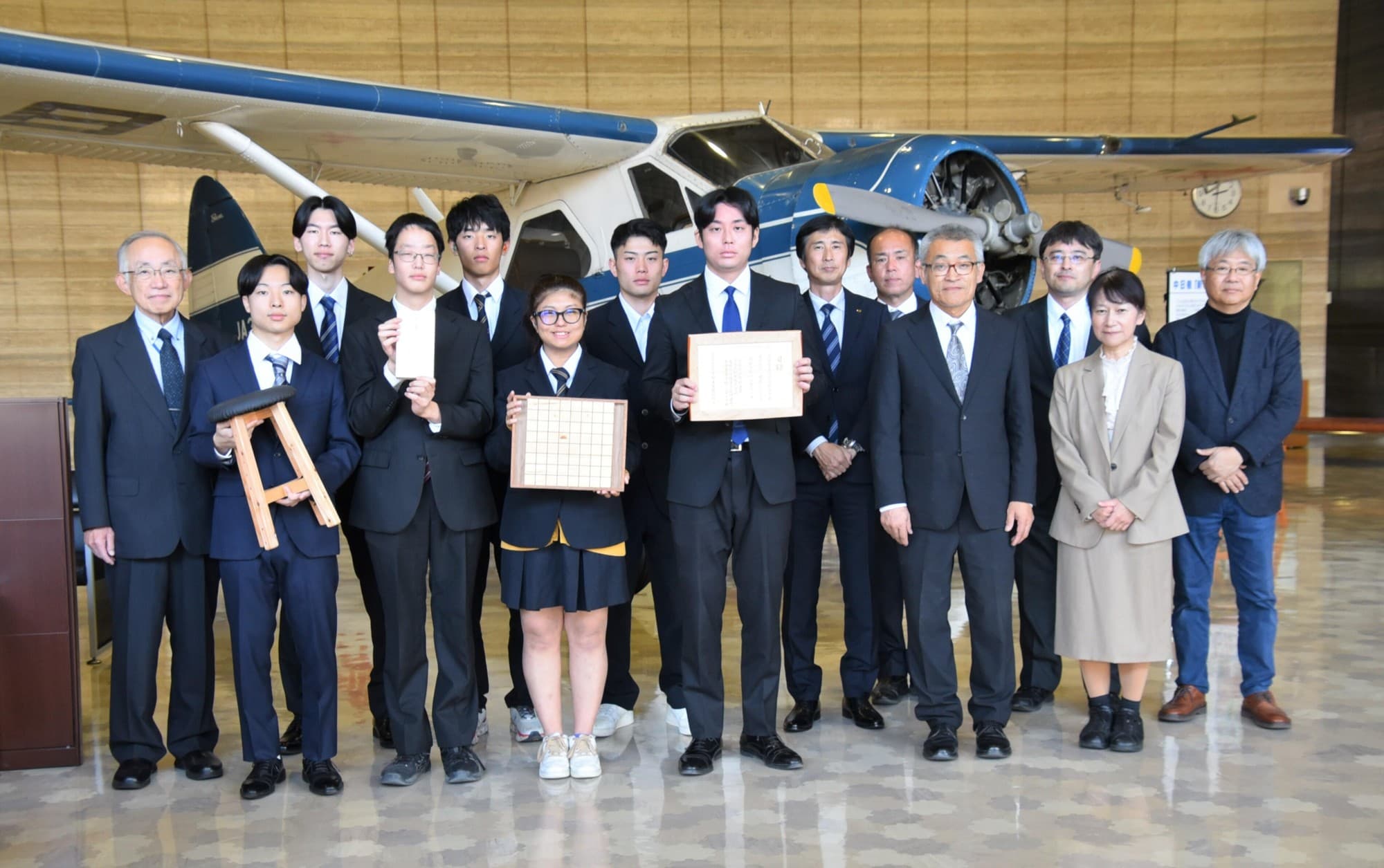 【名城大学】経済学部の伊藤志のぶ教授のゼミ生らが折れたバットのアップサイクルの成果を寄託