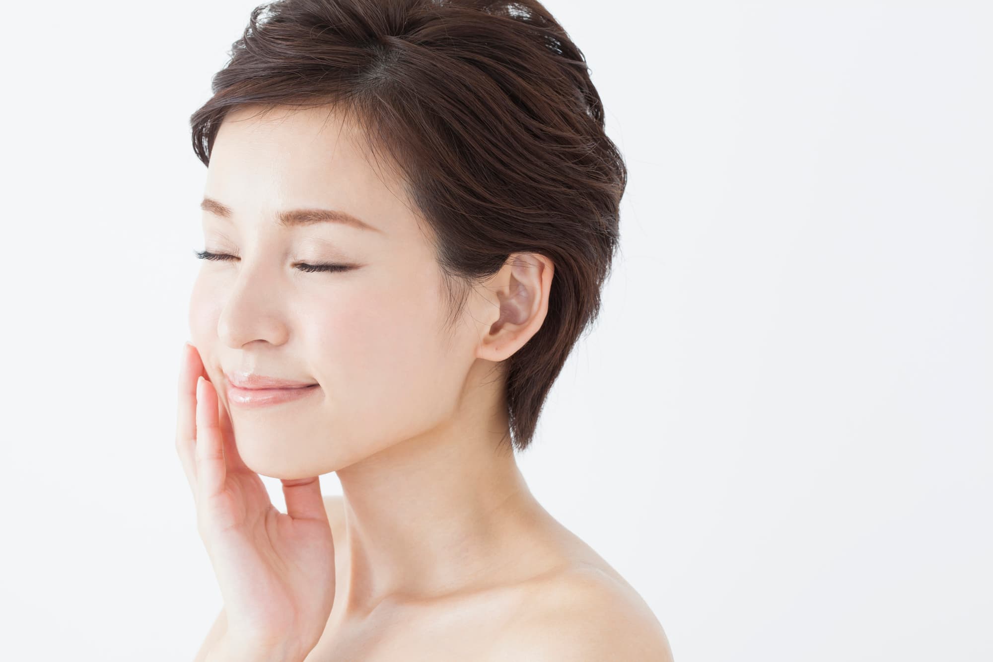 「気になる二重あご!スッキリあごを手に入れるためにできること」エステティック ミス・パリのBeauty Picksにて美に関する記事を公開