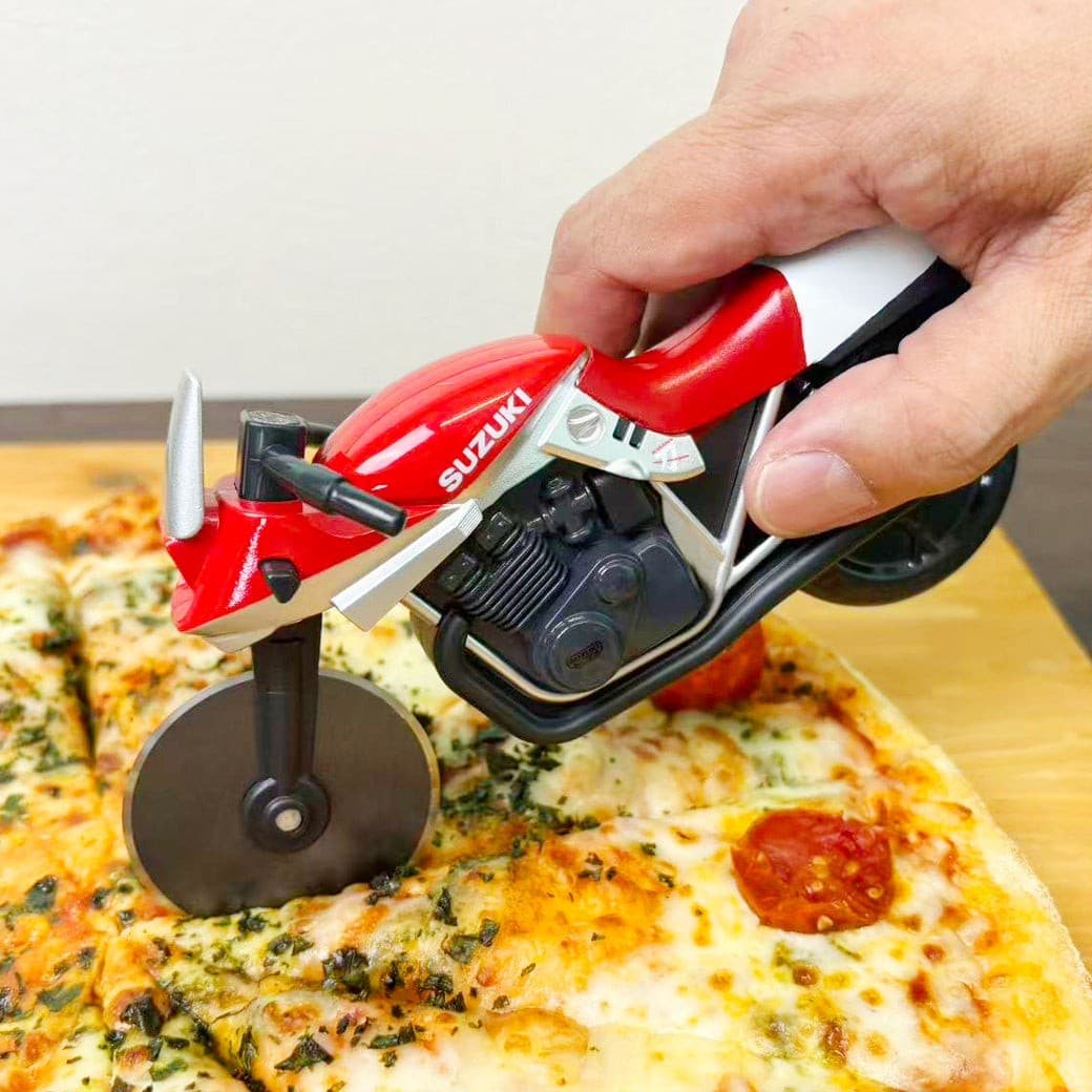 ●1000個限定生産●SUZUKI KATANA 型ピザカッター「ピザカッターナ」レッド 、予約販売開始!
