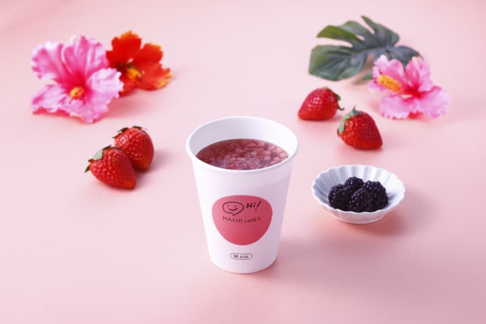 【ローソン】冬季限定のフレーバーティーが新登場! 華やかな香りの『ハイビスカスベリーティー』12月16日発売