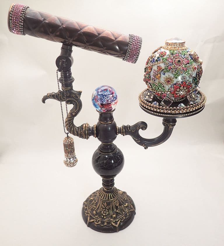 美しいアートの世界をお楽しみいただけます。
「―万華鏡伝来200年記念―万華鏡の世界展」を
開催します。