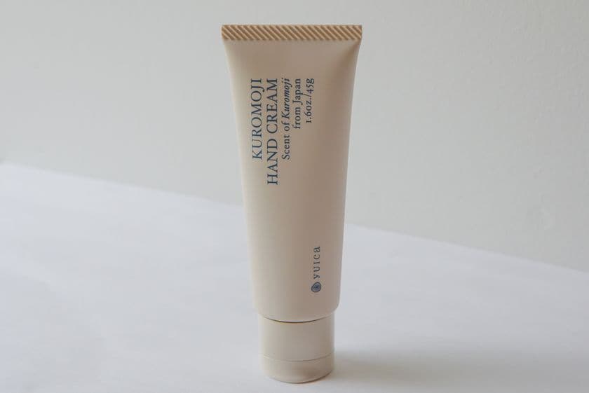 日本の森から生まれたアロマ「yuica」
あなたの手と心を癒す恵み
『KUROMOJI HAND CREAM』新発売