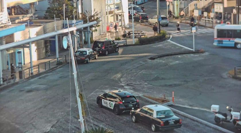 JR逗子駅タクシー乗り場でモニタリングシステムを
12月9日午前9時から運用を開始します。