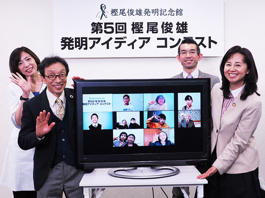 第5回 樫尾俊雄 発明アイディア コンテスト 審査員は画面左より、すずき まどか氏、伊部菊雄氏、速水 浩平氏。