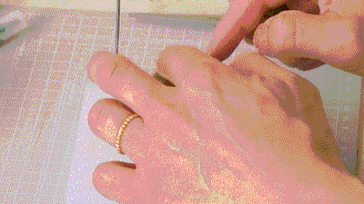 糸を張り付ける