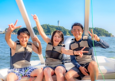 仲間と楽しい夏の思い出を