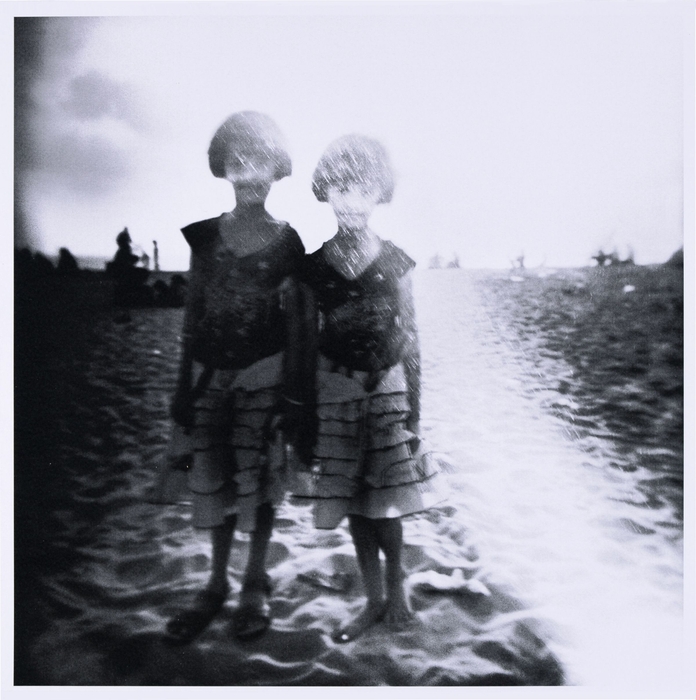 ピョートル・ズビエルスキ(ポーランド、1987) 《無題「白い象 ― パス・バイ・ミー」シリーズより》2010年 (C)Piotr Zbierski