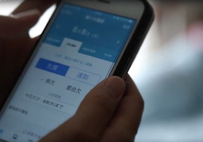 連絡帳やお便りは専用アプリでペーパレス化