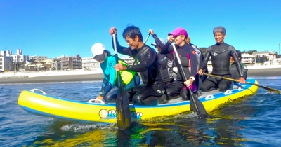 大型SUPのLarge SUP体験を楽しむ様子