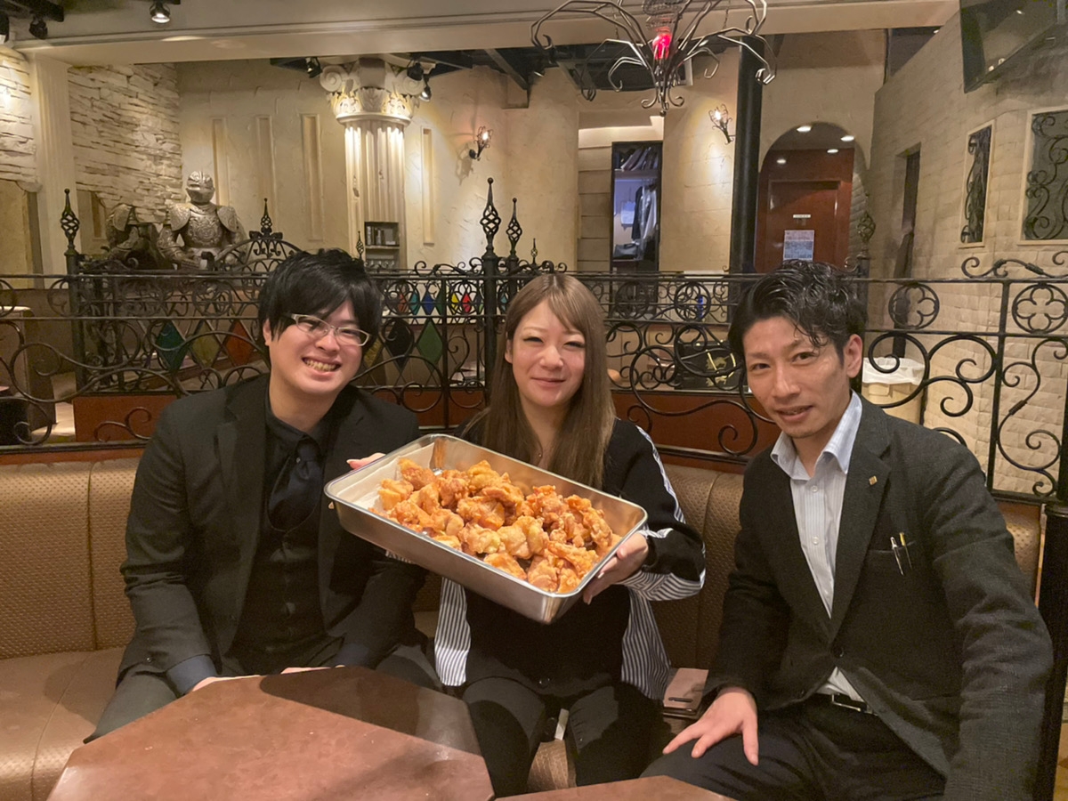 VISCONTIの皆さん。店内にて