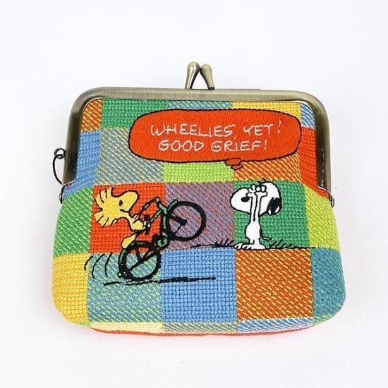 スヌーピーのレトロポップな刺繡がま口