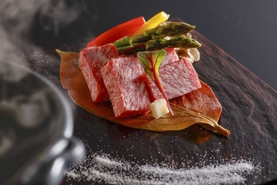 黒毛和牛料理［一例］　上質な和牛の旨味が口中に広がります