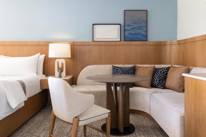 タワーウィング客室 シーティング&ダイニングスペース