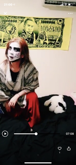 よっちーがライバー時代に配信の中で見せたグレート・ムタ姿