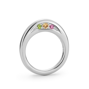 例：家族三人の誕生石を追加 / 商品価格＋14,300円（税込）