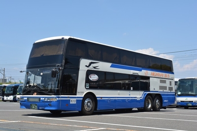 プレミアム・シートを搭載した二階建バス