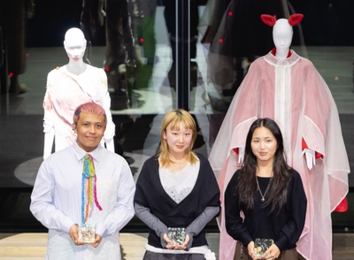 FASHION FRONTIER PROGRAM2025受賞者（中央が林さん）