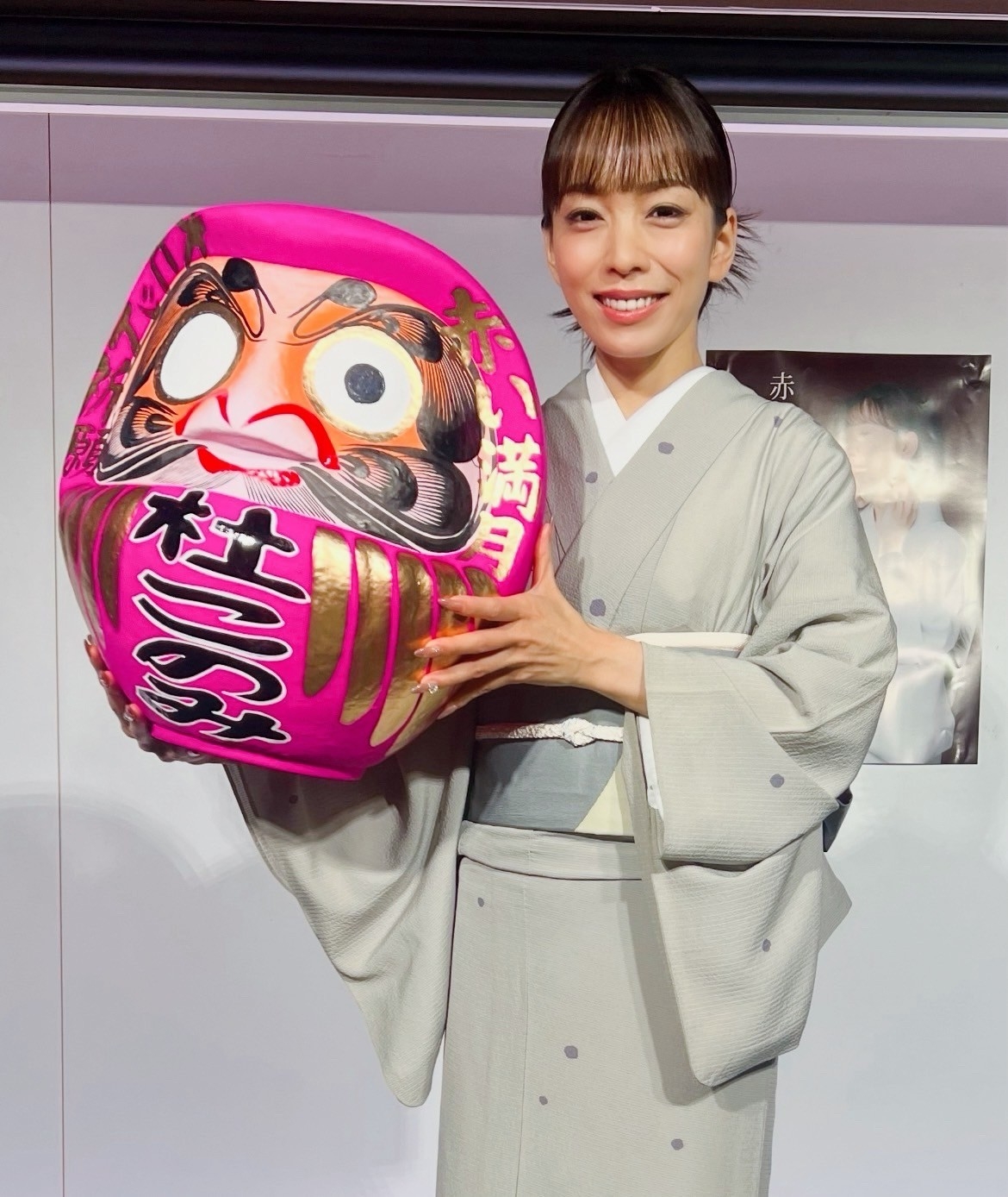 杜このみ、新曲「赤い満月」が有線演歌チャート1位！誕生日に飛躍を誓う！