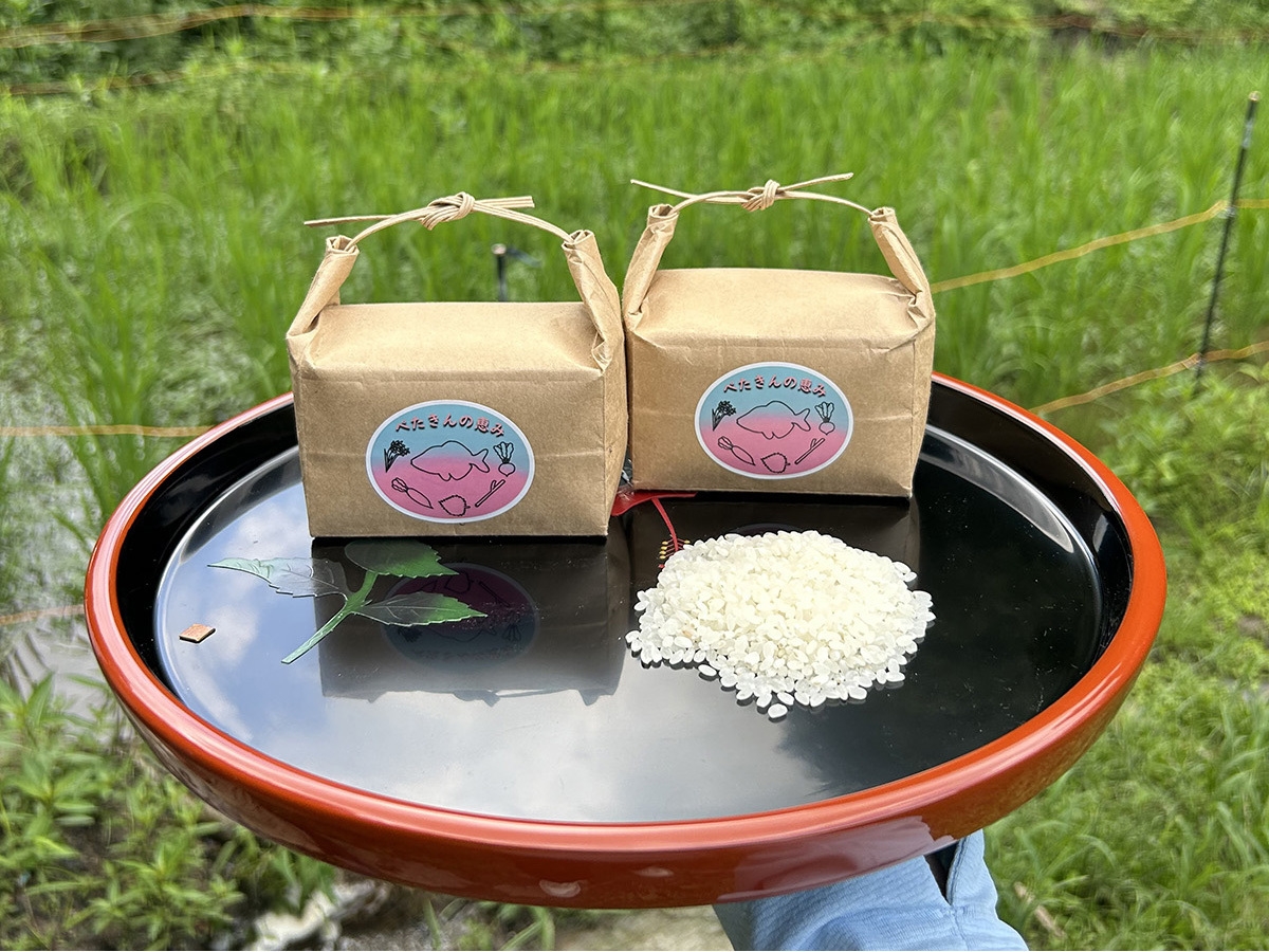 区域(1)の棚田で収穫された認証米