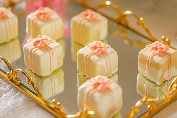 ▲クリスマスにピッタリな見た目にも可愛いプレゼント型のムース。中身は食べてからのお楽しみ!