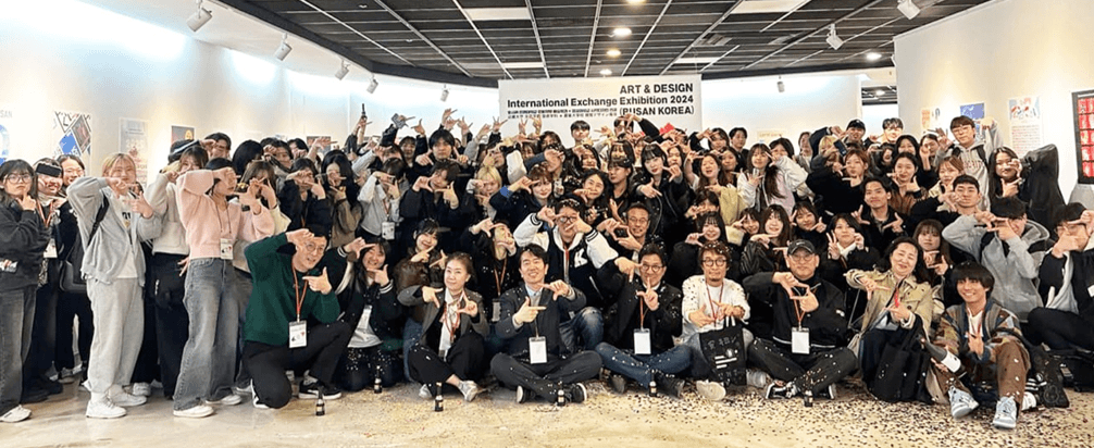 「アートとデザインで平和を!」の一環で韓国にて行われた海外交流展の様子