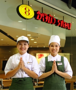 タイの８番らーめんのスタッフ