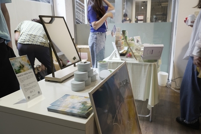 ゴルフウェアだけでなく、ジュエリーやスキンケア商品などゴルフアイテムの販売会も実施