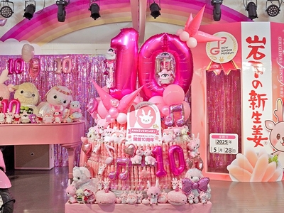 ピンクに光る！ペンライトバースデーケーキ （イベントステージ）