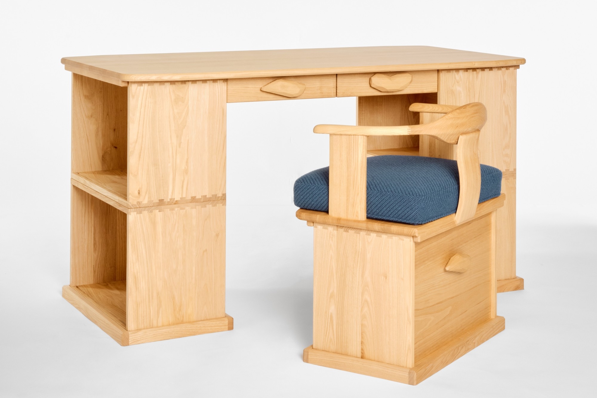 9月6日まで掲載　アトモフ Disney Wood カリモク家具製リコモン 9月6日まで掲載 アトモフ Disney Wood カリモク家具製リコモン 9月6