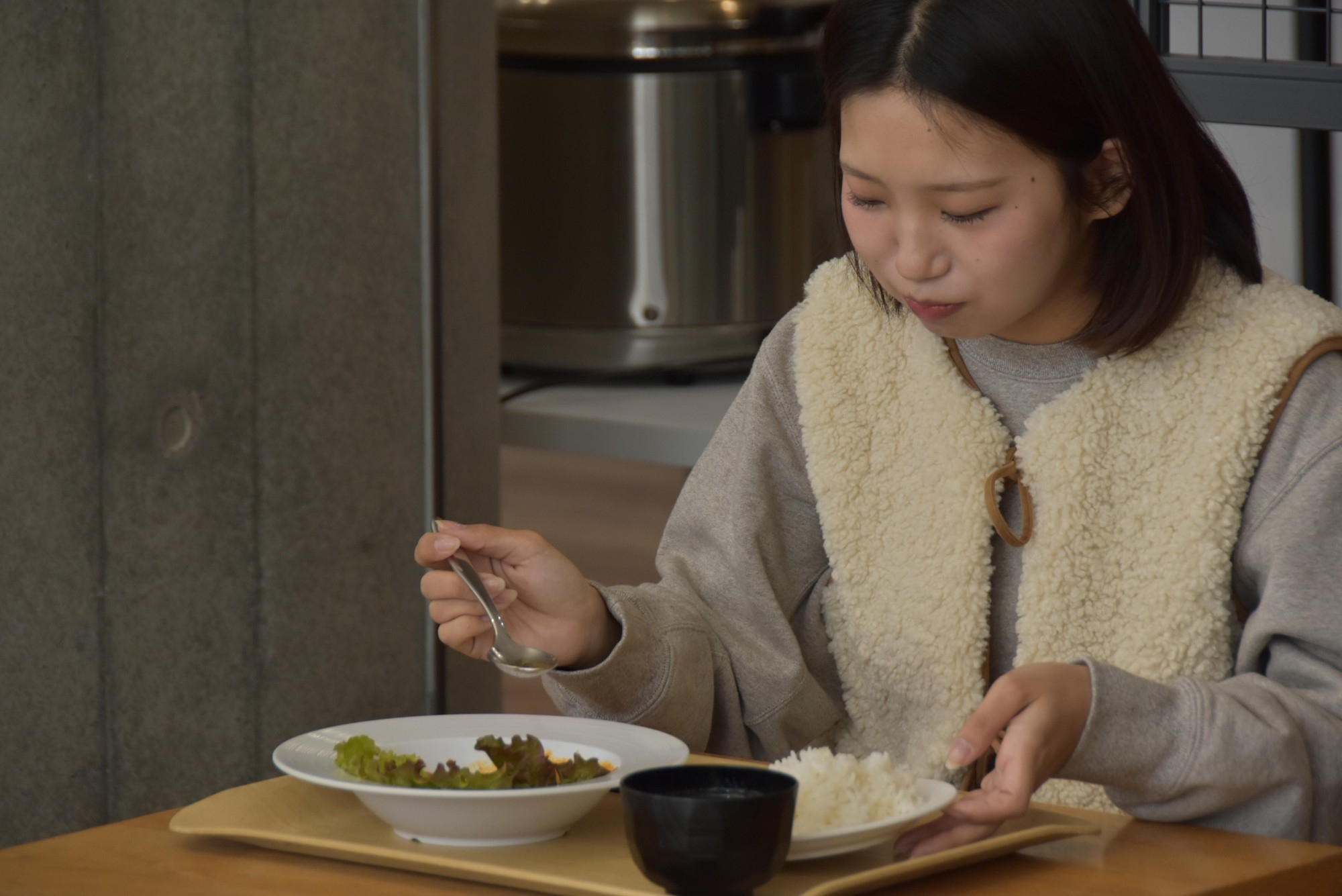 「日本人に合う味付けでおいしい」と学生