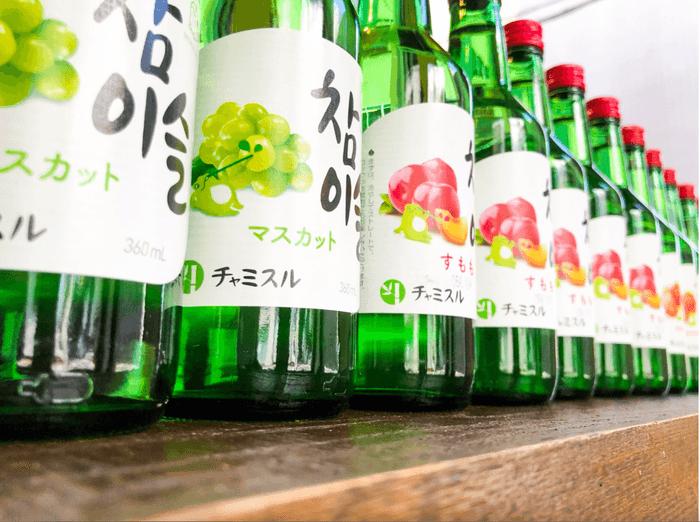 チキンに合うビールや韓国焼酎チャスミルも種類豊富に取り揃えています