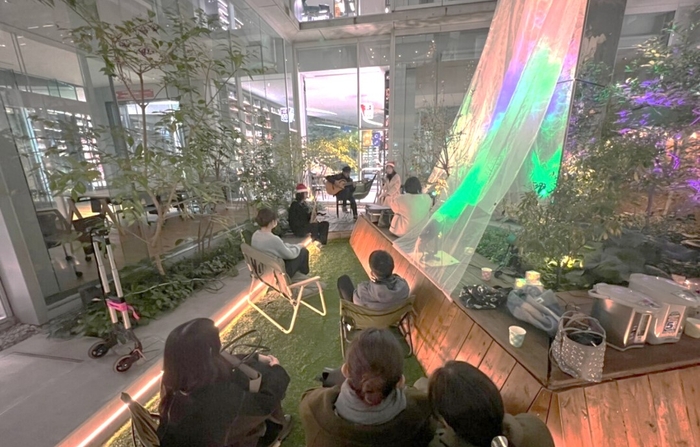 令和3年(2021年)学生がデザイン・施工した、アカデミックシアターの中庭