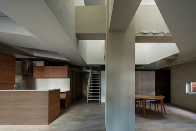 住宅部門銀賞「Floating Nest」設計 百枝優建築設計事務所　撮影 YASHIRO PHOTO OFFICE