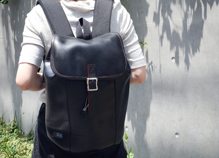 使用イメージ(ブラック×レッド)