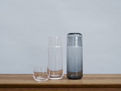 左からカラーバリエーション：透明（クリアー）、深藍（インディゴブルー）