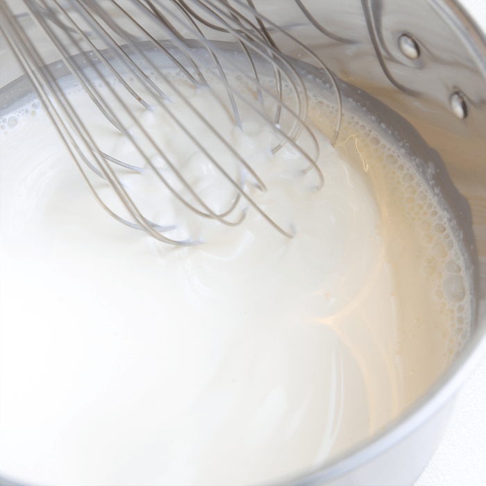 北海道十勝の生乳からつくられた乳原料100%の純動物性「国産生クリーム」