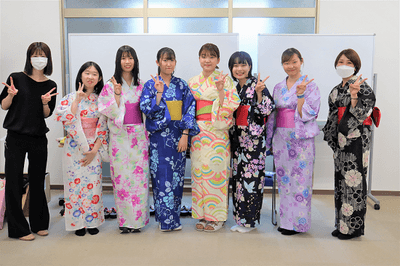 昨年の浴衣着付け授業の様子
