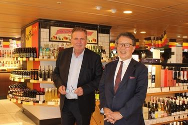 あべのハルカス近鉄本店「ベルギーウイーク」に ブリュッセル首都圏政府首相ルディ・ヴォルヴォールト氏が来店