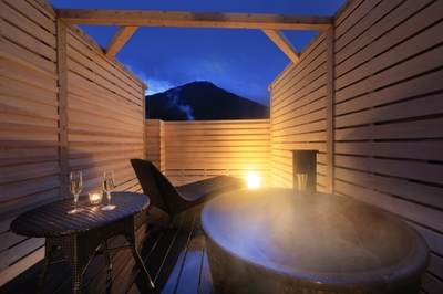 鶴見岳望む温貸切温泉露天風呂