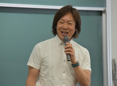 時折りユーモアも交えて講義