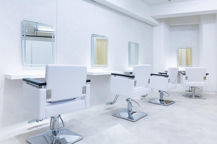 店内は白を基調とした明るい空間