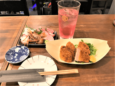 名物せんべろ刺盛り、バイスサワー、厚切りハムカツ