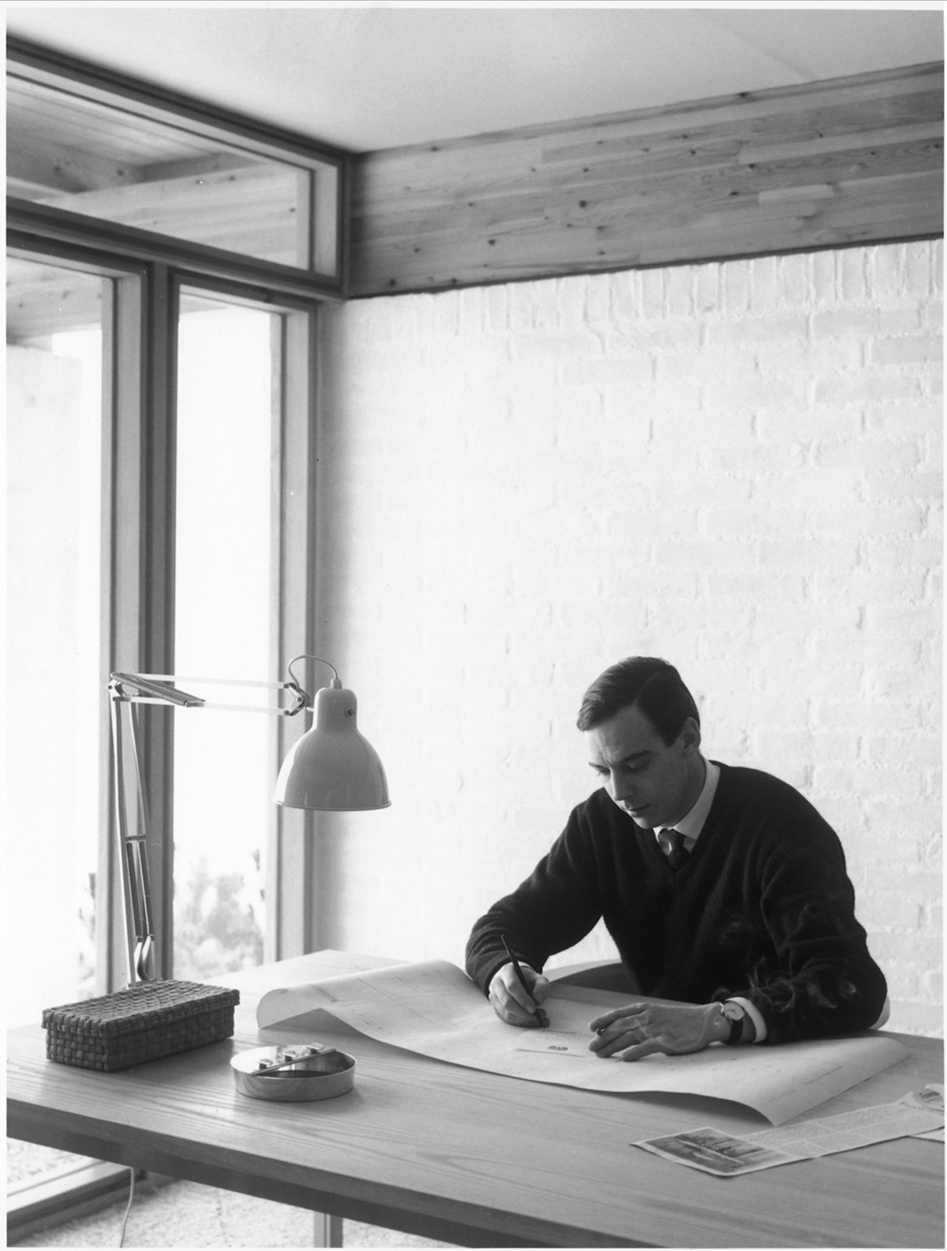 ポール・ケアホルム 自邸にて 1961年頃 Photo courtesy of FRITZ HANSEN