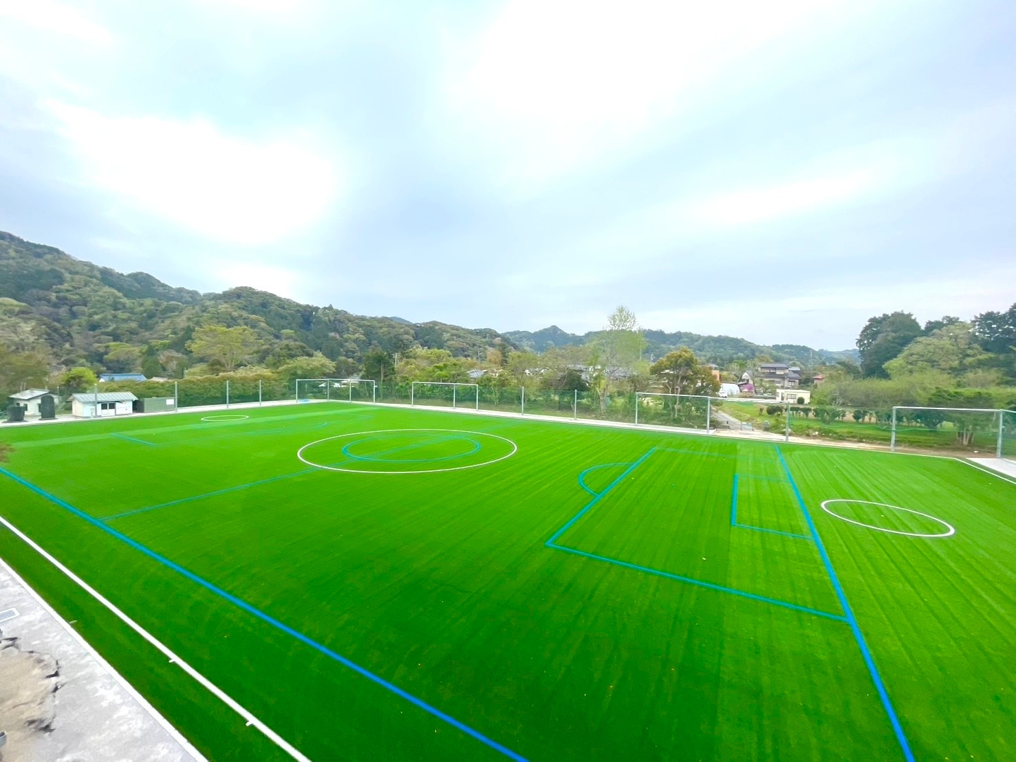 人工芝フィールド(100m×55m)